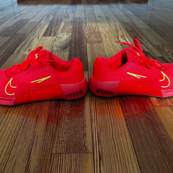 Men's Size 9 Nike Metcon 9 training shoe in Bright Crimson/Volt/Black - Picture 10 of 12
